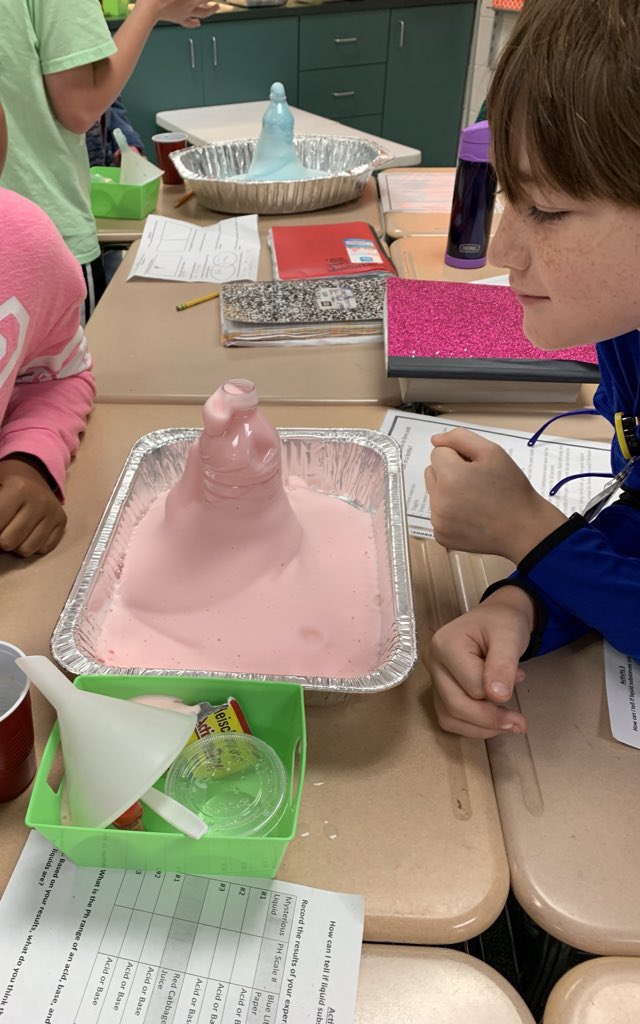 mistybrackendav's tweet image. What better way to do Halloween than a #chemicalreaction investigation and #mathinscience with the  #lawofconservationofmass? @IndianTrail_JCS