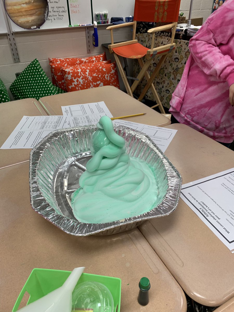 mistybrackendav's tweet image. What better way to do Halloween than a #chemicalreaction investigation and #mathinscience with the  #lawofconservationofmass? @IndianTrail_JCS
