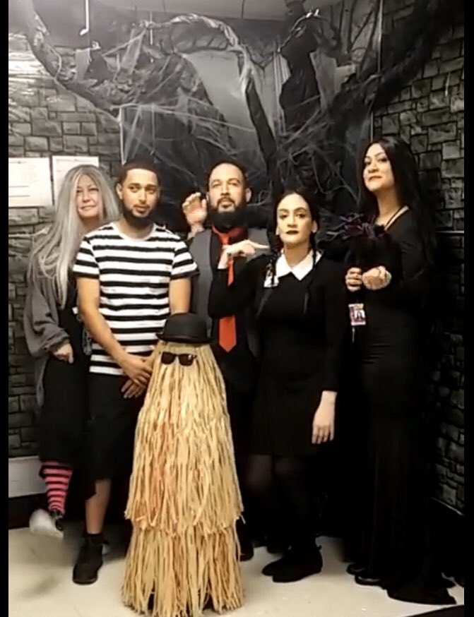 YQRamos's tweet photo. #HappyHalloween  from our amazing #JetBlueFLL crew @HelloJetBlue @JetBlue Great job ALL! #JetBooFLL 🎃 https://t.co/LsAvdlIpbr