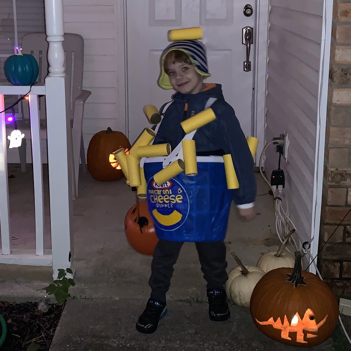 AsherMOfficial's tweet image. Happy Halloween! #HappyHalloween #macaroniandcheese #easymac #halloweencostume #halloween2019 @kraftmacncheese