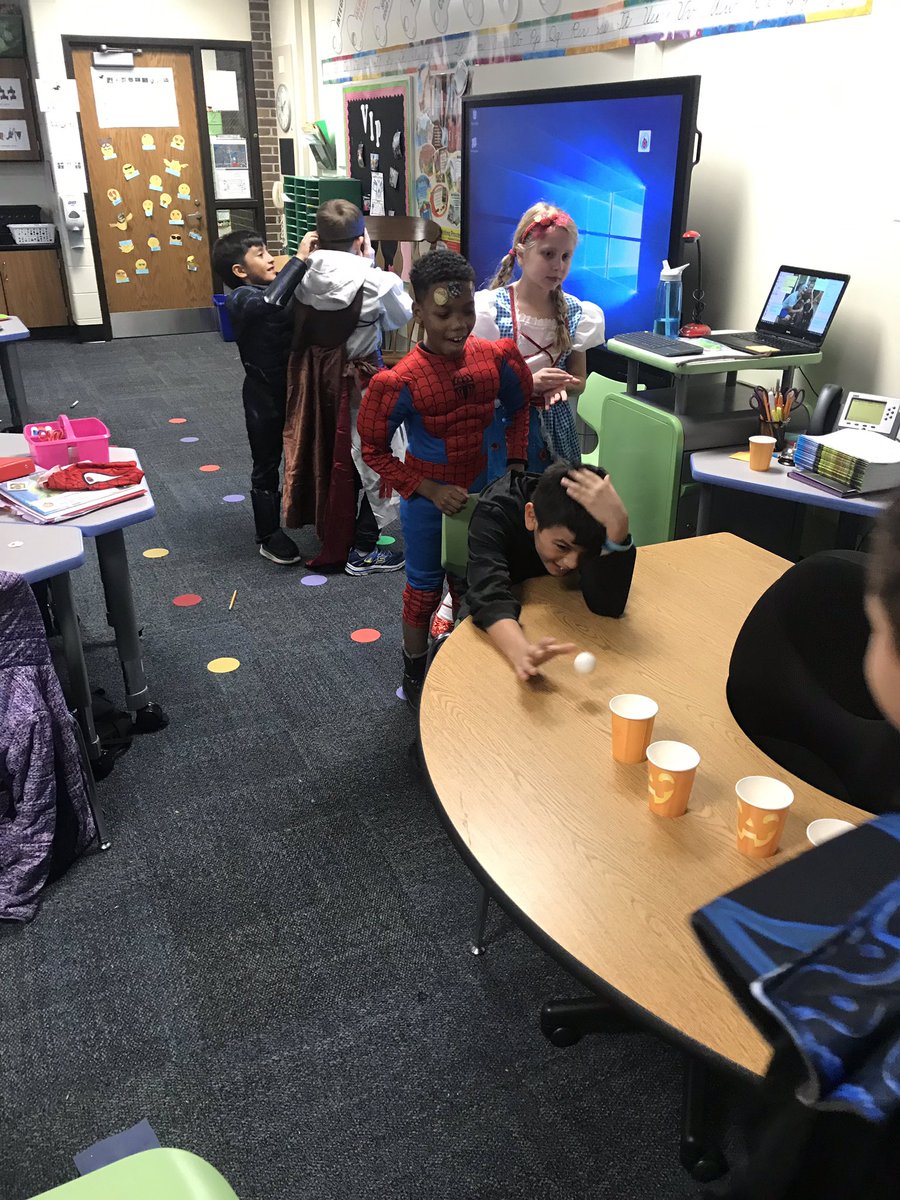 CompsClass54's tweet photo. Despite the snow I think it’s safe to say room 201 enjoyed Halloween today! https://t.co/s3A3DOxV5p