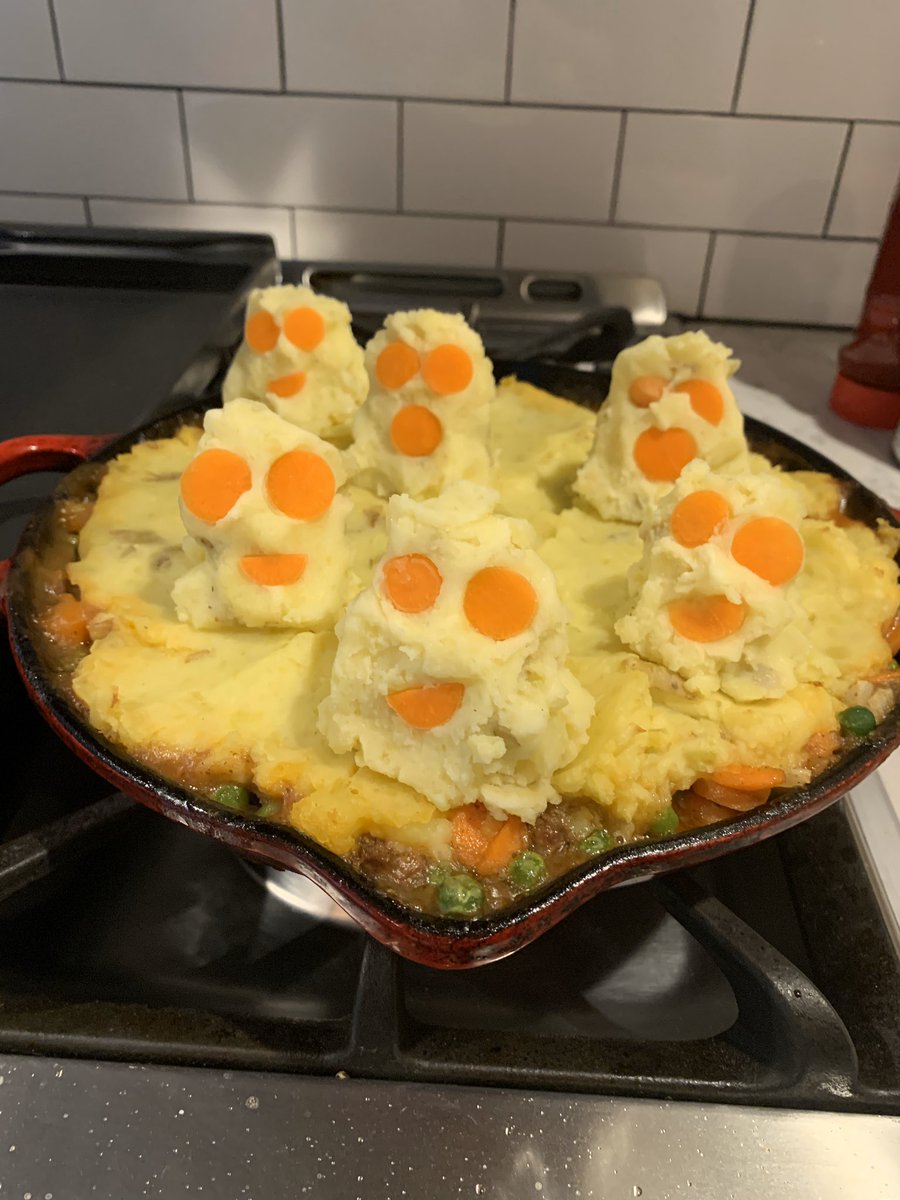 ClaraHustad's tweet photo. A spooky Shepard’s pie! Especially because I forgot to save the peas for eyes they seemed fine with it. #HustadTradition #CookingWithClara https://t.co/Da89jPtStS