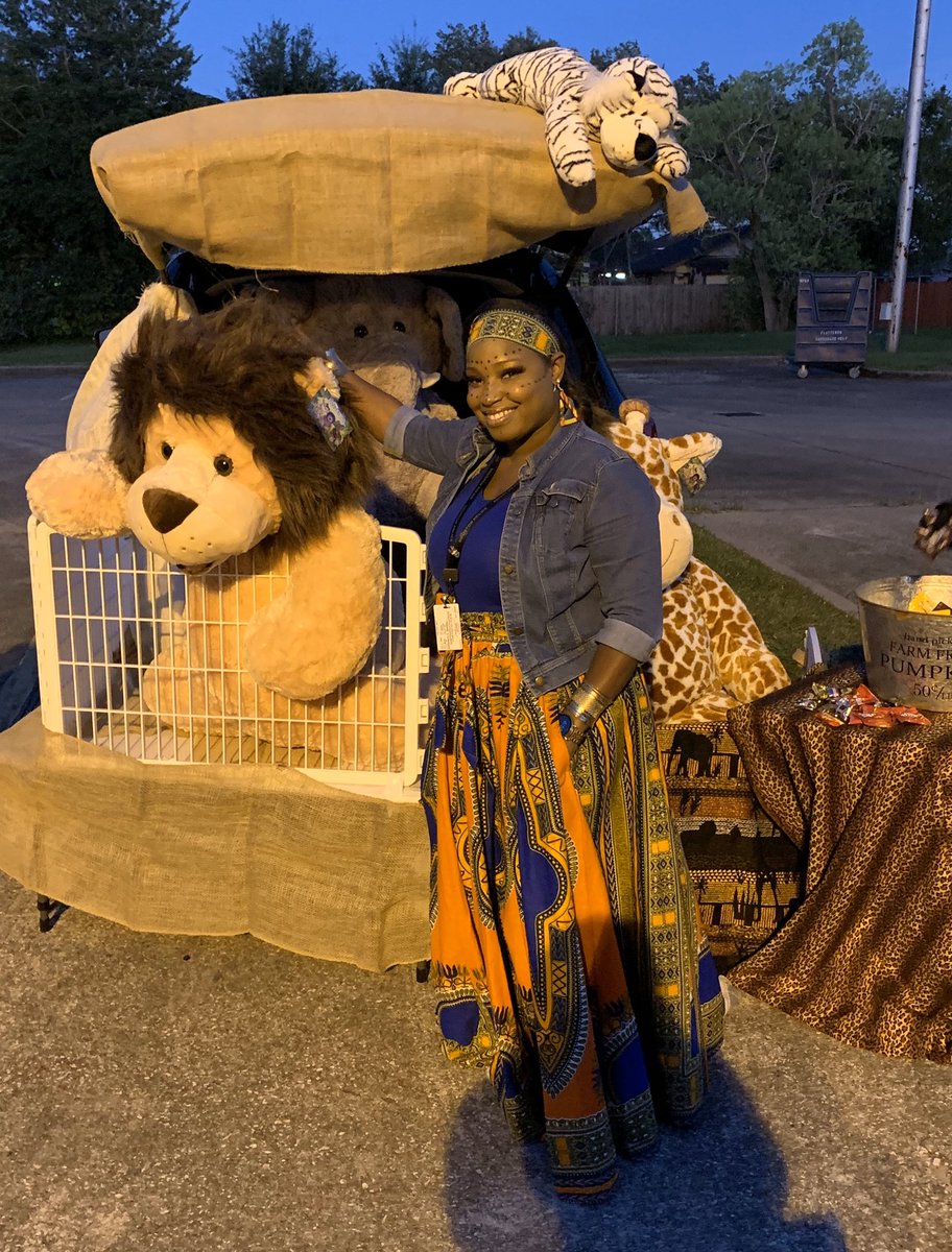 NorquintaG's tweet photo. Mother Africa at the Fall Festival #VSU @JuliePleasant @null_bgnull @houstonpolice https://t.co/1FZ0idx0Oi