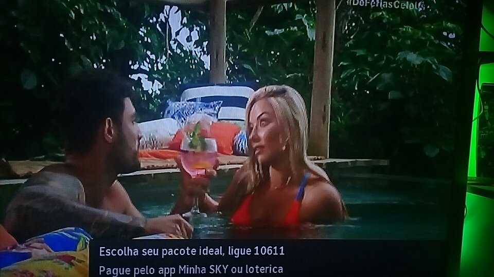 VanessaAraujoMt's tweet photo. Vai que é tua #marcelly #vingança é uma prato que se come frio!😂😂😂 @MTVBrasil @evanscomenta #DeFeriasComOExCelebs que beijão! https://t.co/AOF0iVul6A