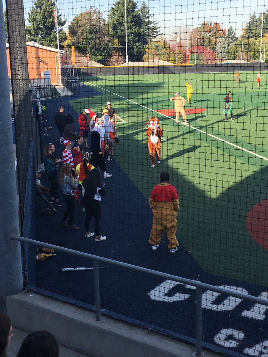 gocugoBaseball's tweet photo. HALLOWEEN GAME! Gocugo baseball and softball having a blast!!!! https://t.co/lW5mxCNiZa