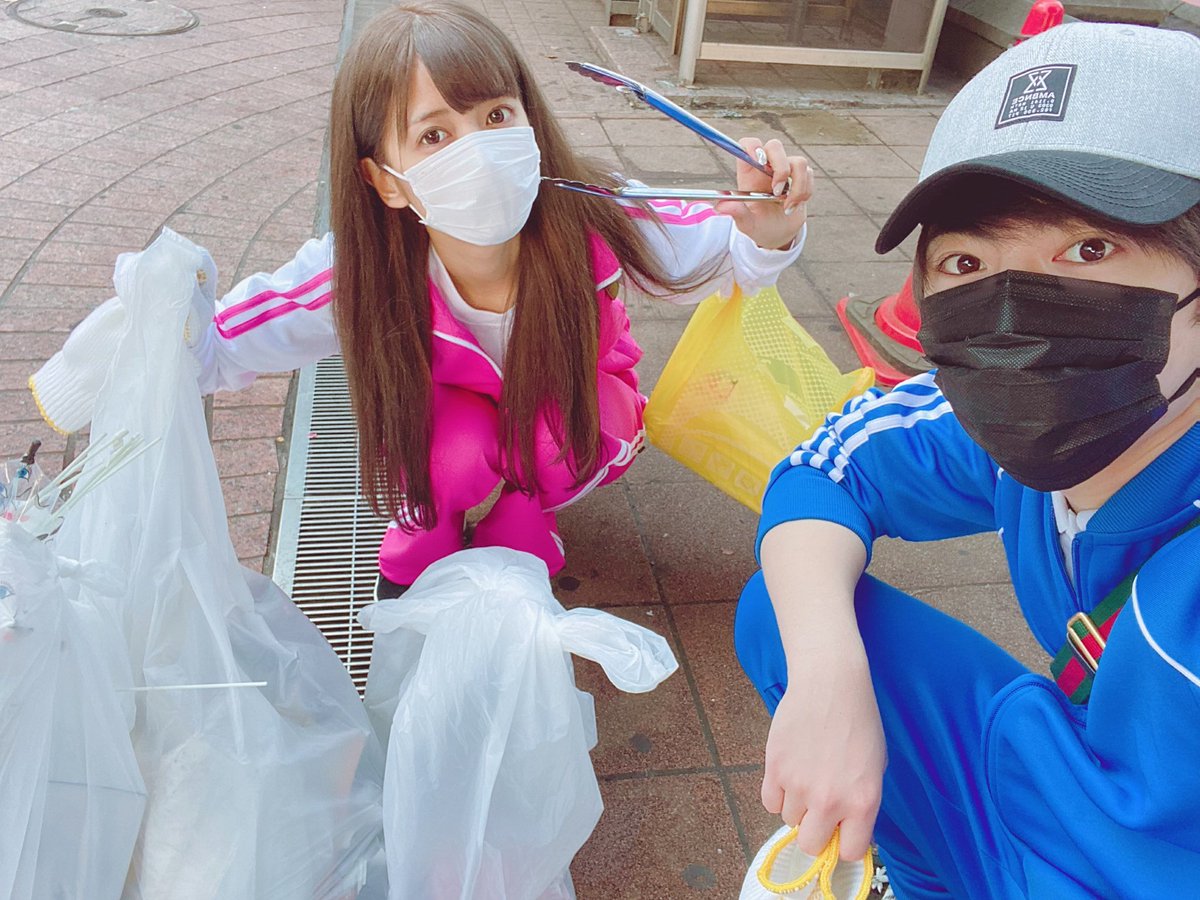 _yuuun_s2's tweet photo. 自分たちも初めての渋ハロを
楽しんだ身として🎃👻(滞在時間30分)

撮影前、早朝にヴァンビくんとゴミ拾い
行ってきました\( ˙꒳​˙ \三/ ˙꒳​˙)/🧹🔥💫

ポイ捨てをしないことは当たり前で
大前提だけど、ゴミを拾うことまで
当たり前にできる文化を若い世代の
私たちから作っていければなぁと思った https://t.co/gLosfnHoIo