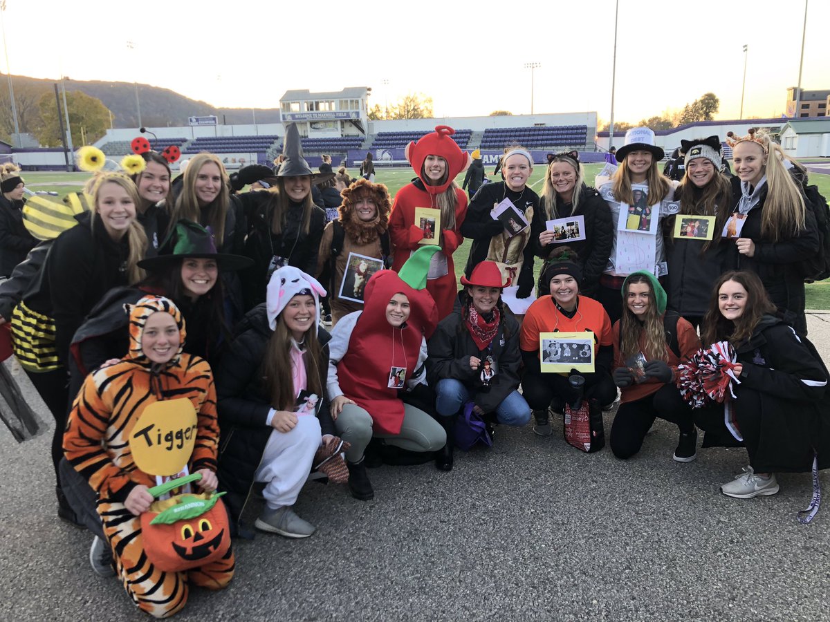 WinonaStSAAC's tweet photo. Happy Halloween from Winona State athletics! We had a blast trick or treating for our local food self! Here are some of our best dressed teams👻 #GivingBack #WeAreWarriors
**Stay tuned for our total weight collection😈 
#NSICSAACCup @NorthernSunConf https://t.co/ZPG1M3j5j4