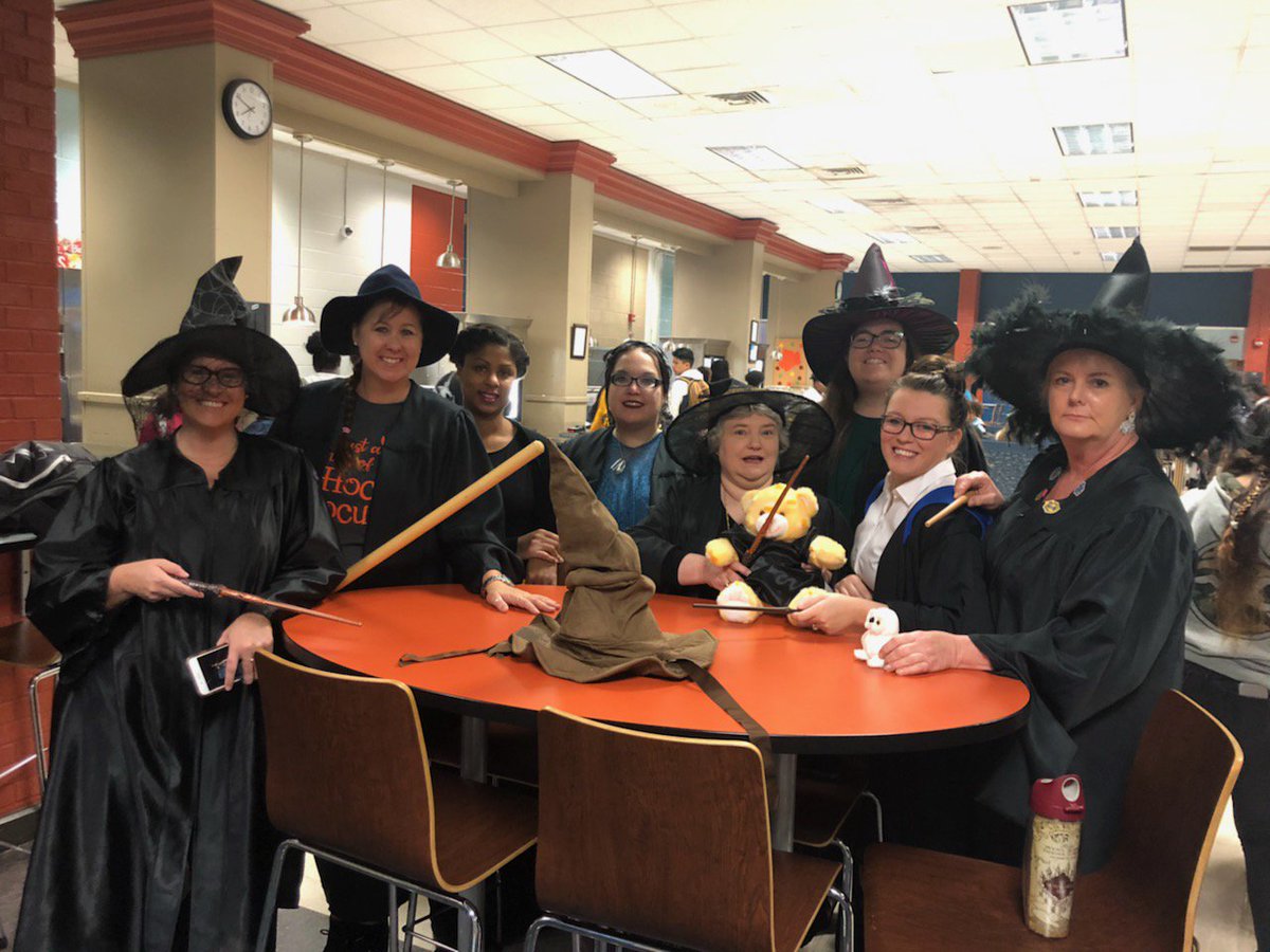 Can y'all post your Halloween photos here? There's no contest or anything, I just wanna see them all! Here's ours!