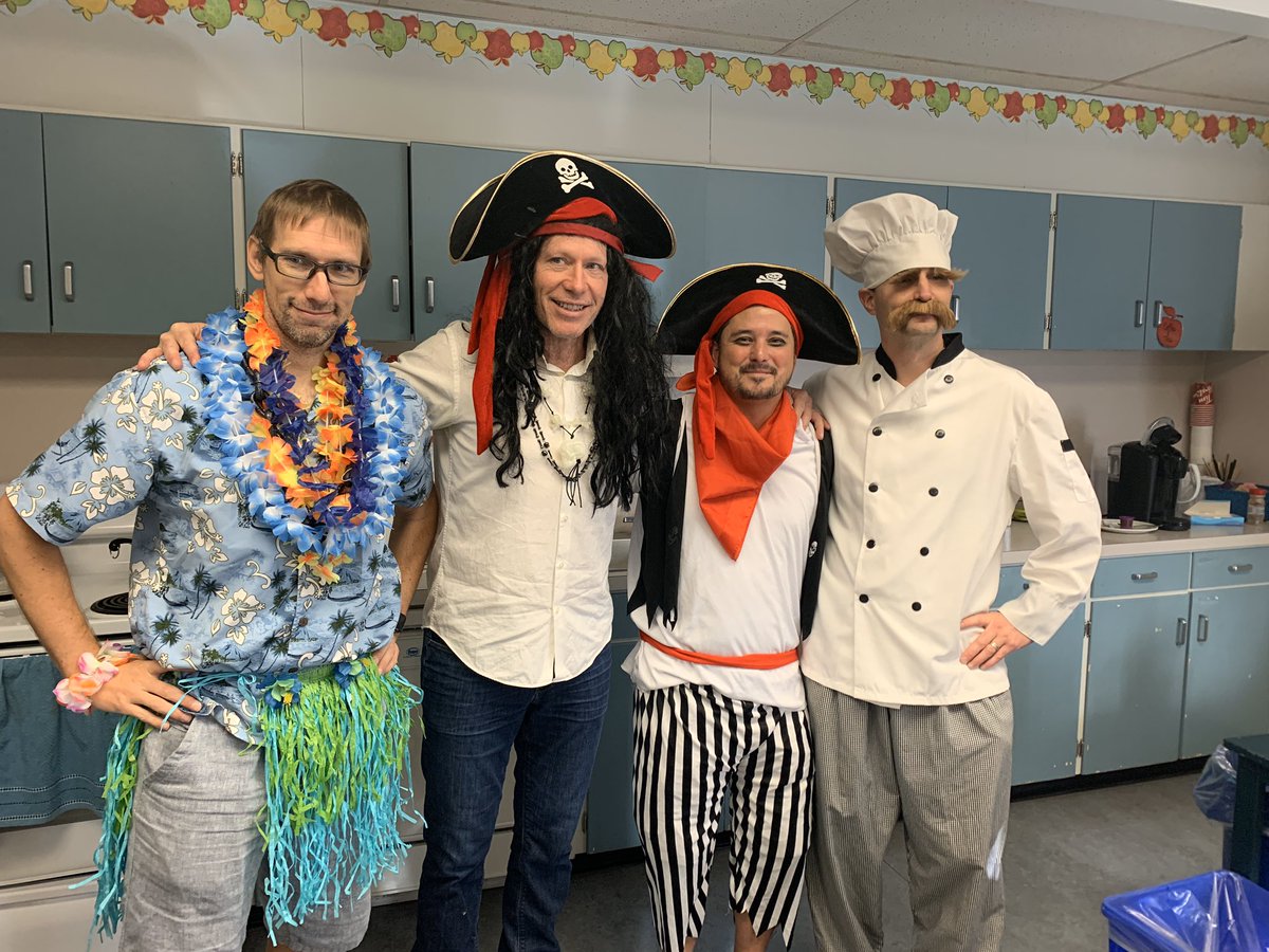 bridgebulldogs's tweet image. Ahoy there me hearties! Happy Halloween from all of us @bridgebulldogs #sd38learn