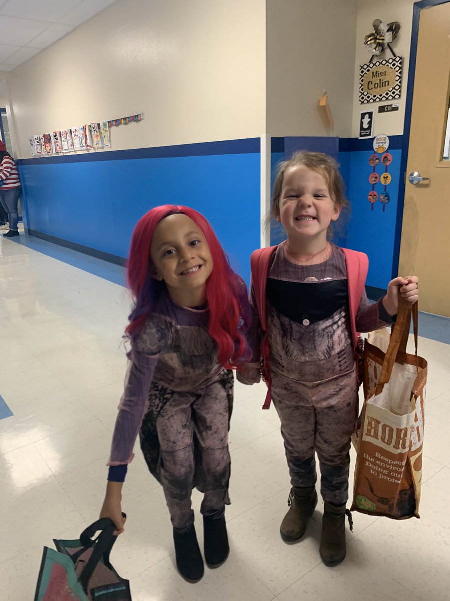 It’s great to be a Jag @NISDVillarreal_  when teachers take TREATS so that our Teacher kids can do some Trick or Treating! #WeAreFamily #NoTricksJustTreats