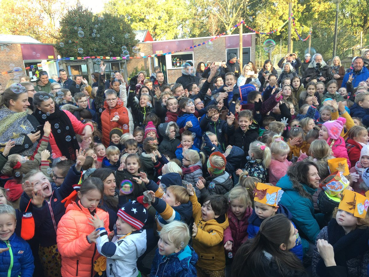 HTindemans's tweet image. Opening kindcentrum Crijnssociety. Mooie samenwerking tussen Kids Society Erica en Basisschool De Crijnsschool waarbij onderlinge afstemming heel belangrijk wordt gevonden. De kinderen hadden geen last van de kou zij genoten van het feest