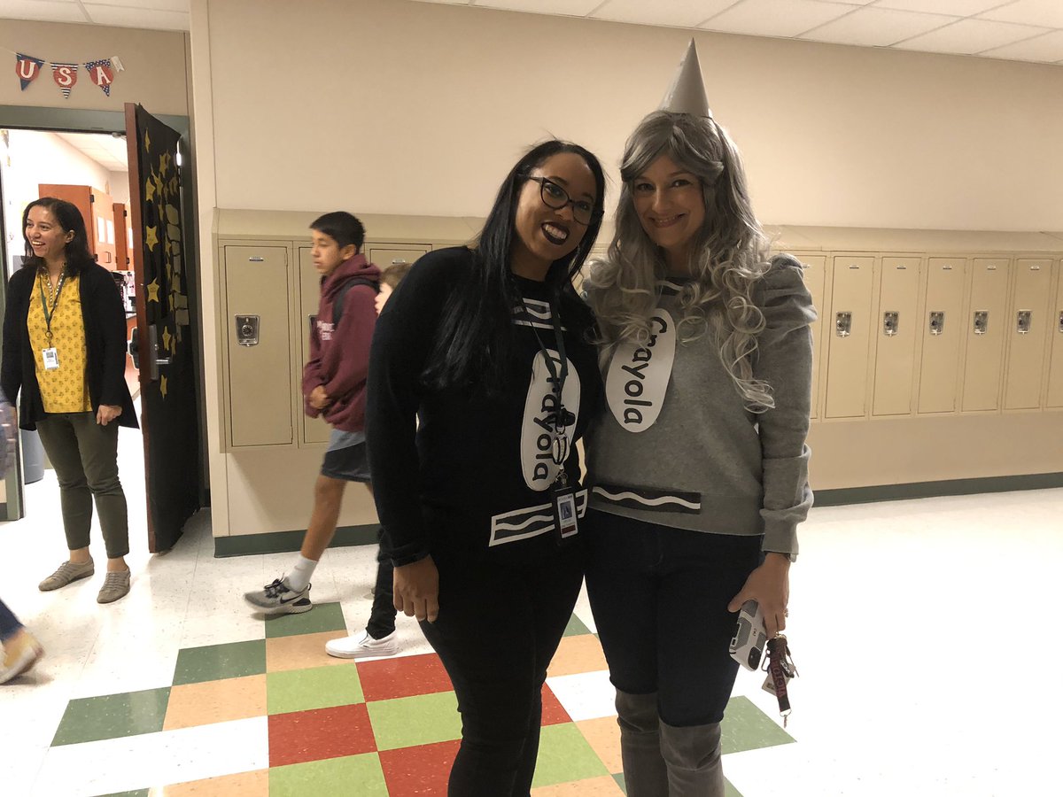 Tori_A_Sanders's tweet photo. Fun Halloween day at Walsh! Proud @Crayola Crayons are we!! #7thgraderocks #halloweenatwalsh #graycrayon @JWalshMS https://t.co/I6Qca2NZID