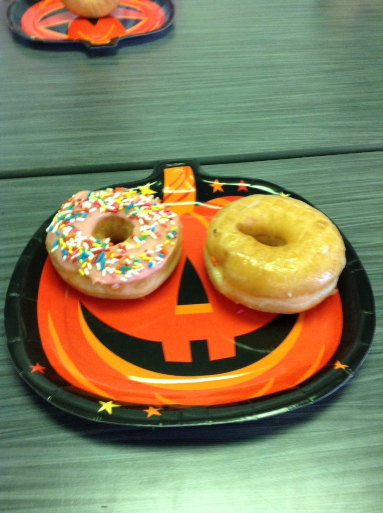 OsterRm19's tweet photo. #OsterPride #usedlearns
Halloween party https://t.co/D8CpCF7V8K
