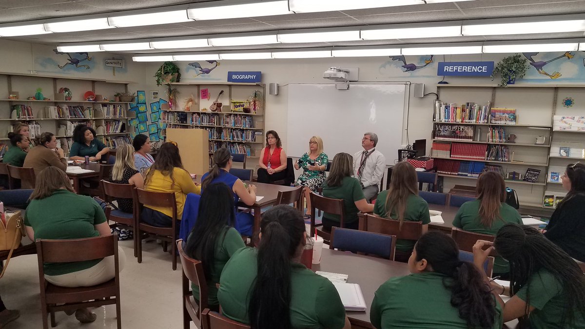 HCPSRobinsonES's tweet photo. Thanks principals for sharing your expertise with our USF interns! 📚🎓📚 Great discussions! Mr. Black @BurneyElem Mrs. Hall @KnightsElemen and Mrs. Wilkerson. 
@A_Black1969 @educationUSF https://t.co/7aFXaCi81D