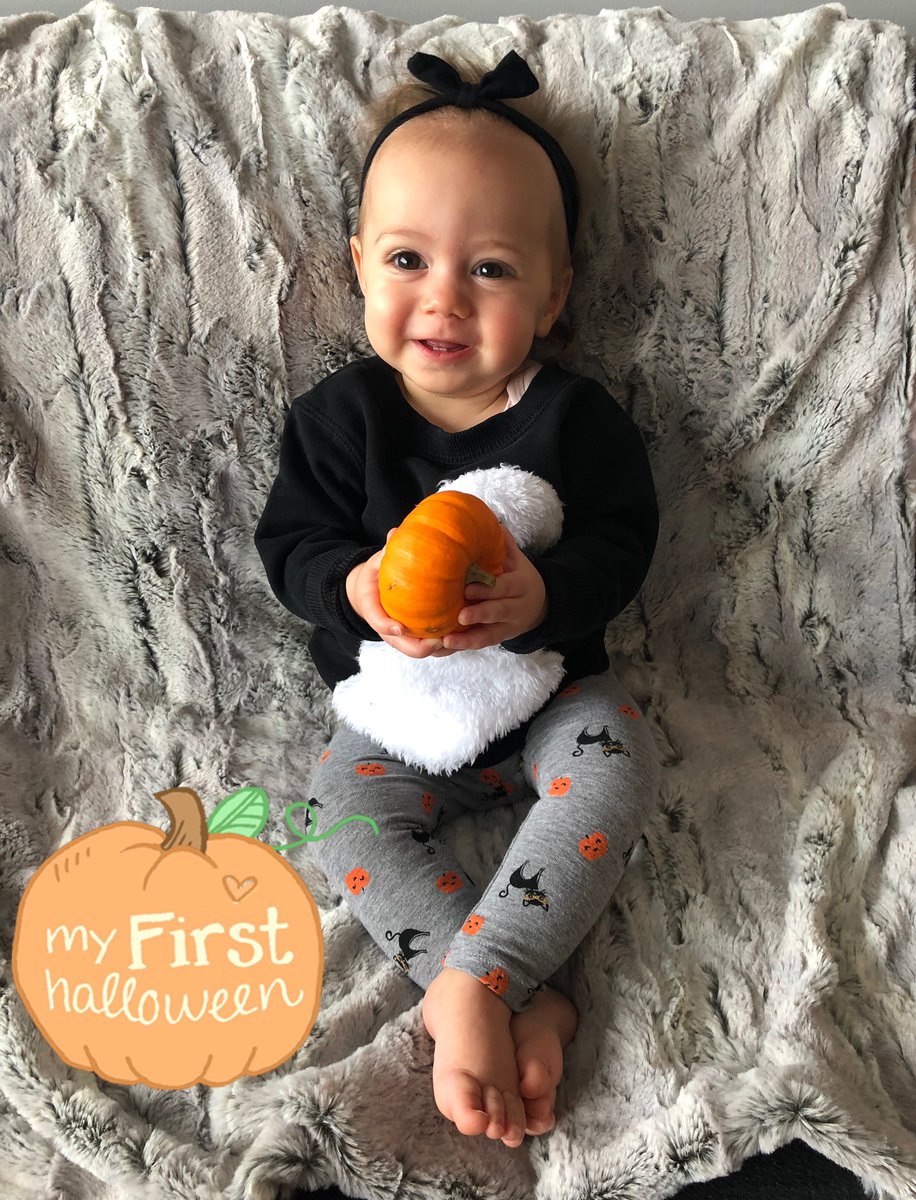 Happy Halloween from our little stinker !!! 🧡🖤🧡 #littleskunk #halloween  #trickortreat #obsessedwithherpumpkin