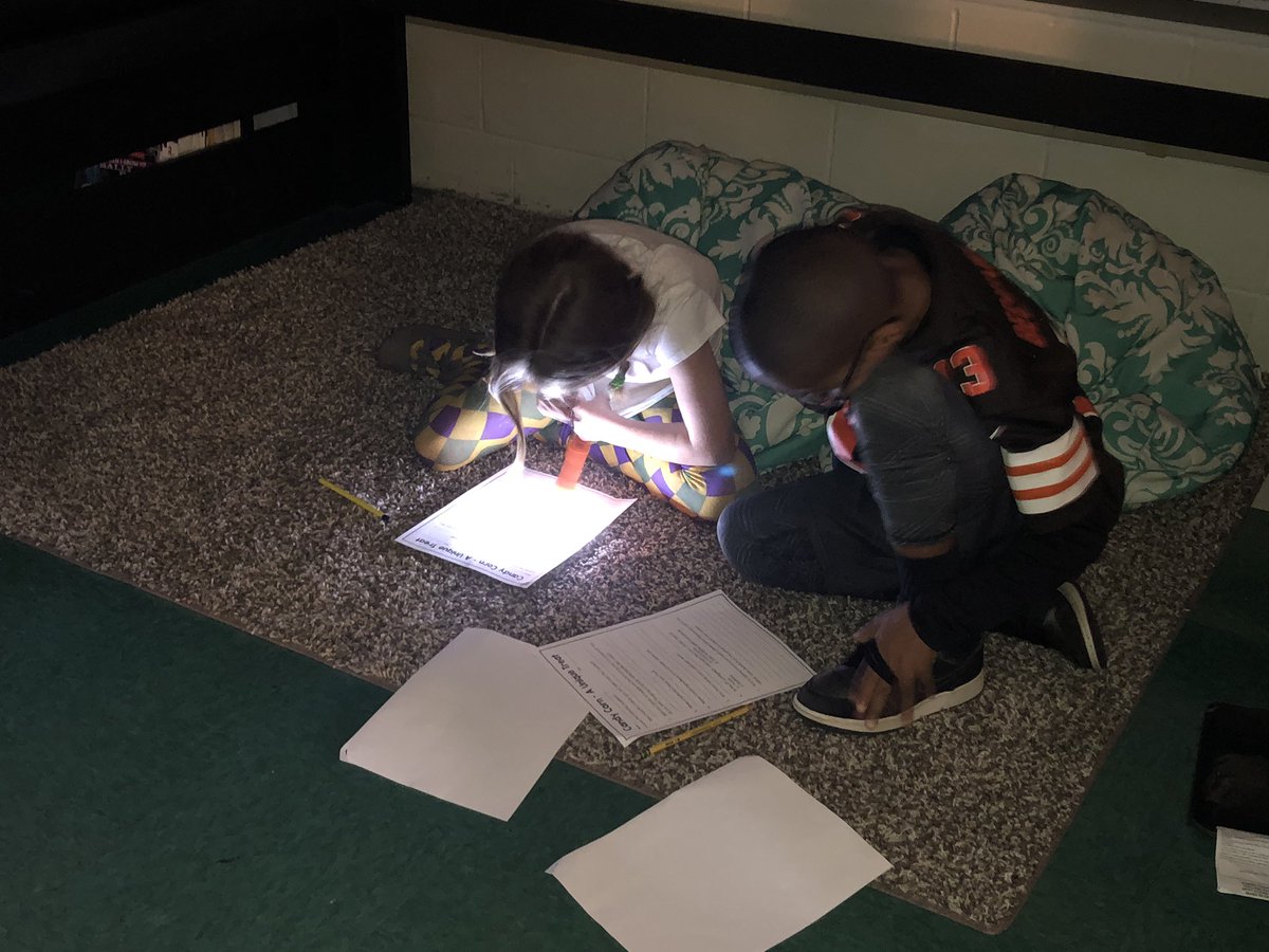 Kristinbarth5's tweet photo. Reading about the history of candy corn with flashlights = fun #TeamMillridge https://t.co/JUjWldMXPI