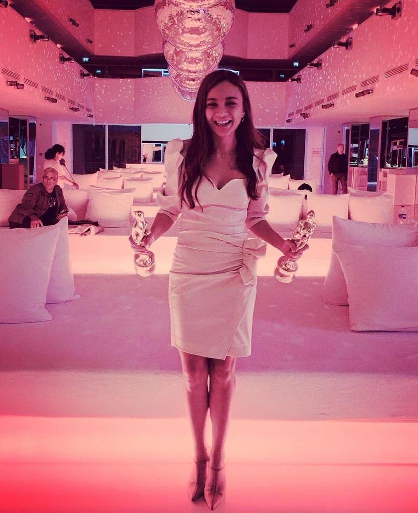 HaqueRubi's tweet photo. #HazarErgüçlü was awarded the Best Actress Award for her role in the film Kar, at the Antalya 56th Golden Orange Film Festival 2019 &amp; @DamlaSonmez was awarded the best actress role in the film Sibal #DamlaSönmez #AltınPortakalFilmFestivali @ergucluoffical #Kar #Sibal https://t.co/Ov4Od67IlY