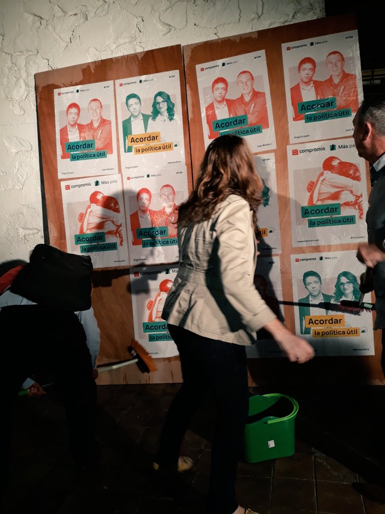 Ferranpi100's tweet photo. #AraVaDeBo comencem la campanya per a l'#EmergènciaClimàtica #DretsSocials #LesPersonesPrimer.
Amb @joanbaldovi @mariajpico @MasPais_Es i @compromis farem #PolíticaÚtil.
El #10N no et quedes a casa: ix i vota per fer possible la política de l'acord. Som-hi! 🗳 https://t.co/GlXzTxK3Ya