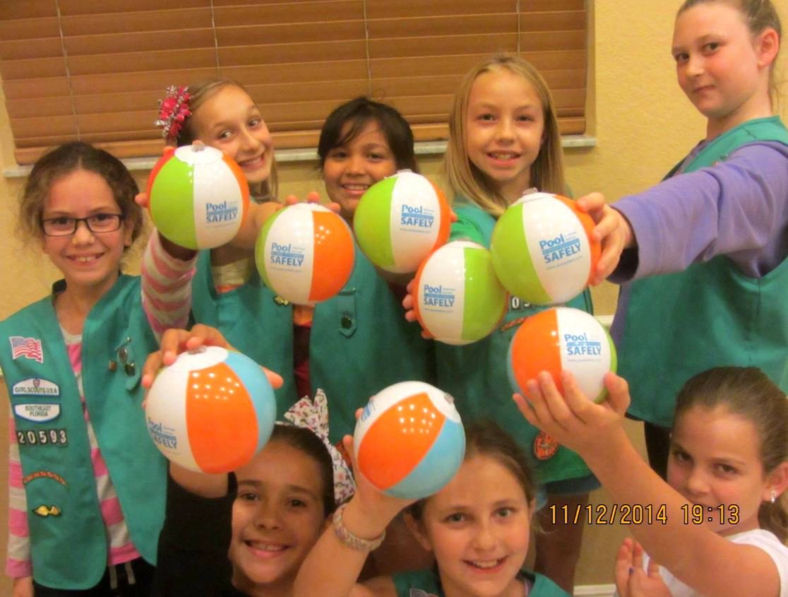 poolsafely's tweet image. Happy #GirlScoutFoundersDay! Has your @girlscouts troop taken the #PoolSafely Pledge like this bunch? #PledgeItOn today: bit.ly/2IBHMD6