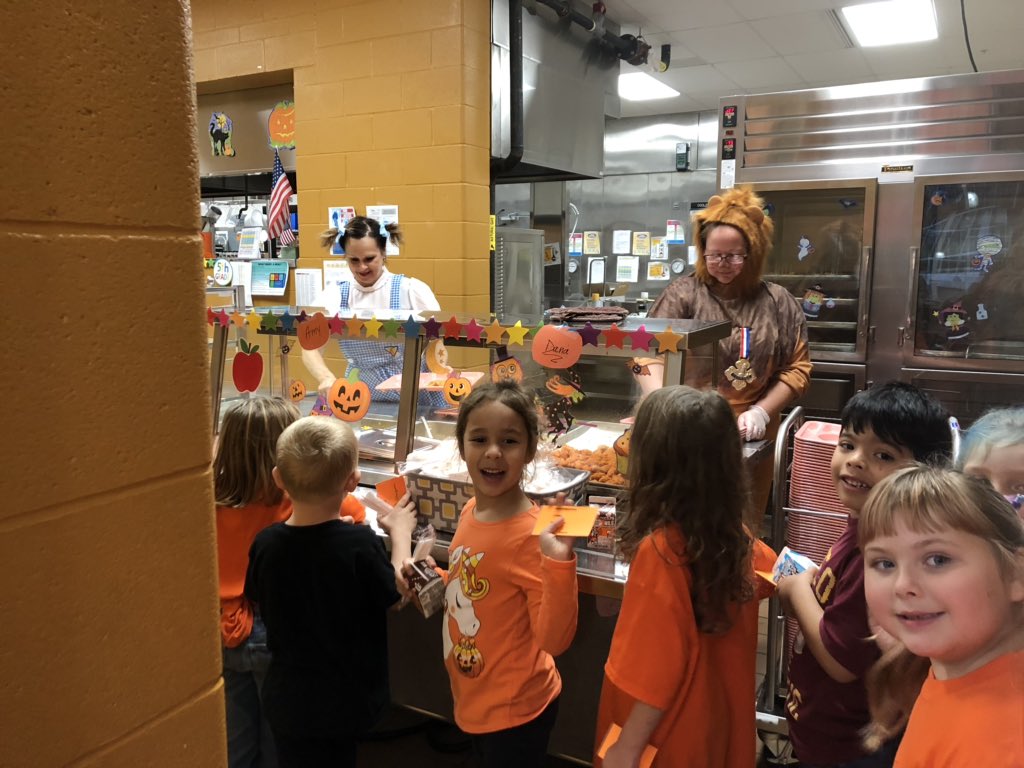 MrsGhesquiere's tweet photo. Lots of Halloween spirit at OES today! 👻🧡🖤🎃#OtsegoKnights https://t.co/ST5FvAAUeX