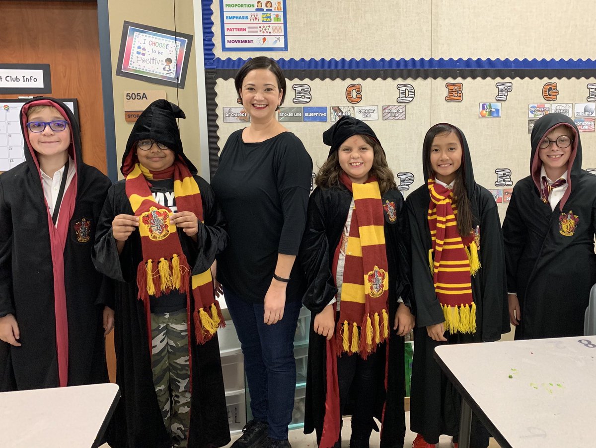 msguillotart's tweet photo. Book character dress up day! Go Gryffindors! 💕 #WarnerPRIDE #WarnerCFISD https://t.co/Yd8uys71dN