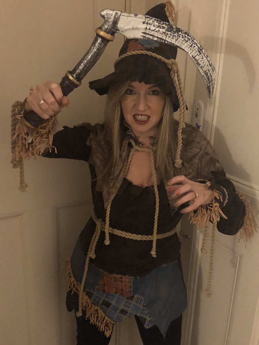 Victoria Coren Mitchell On Twitter You Ll Have No Problem With Crows Tonight Happyhalloween