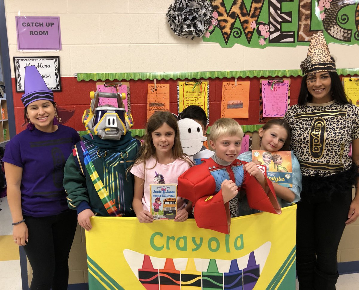 Fields4_MsMora's tweet photo. Our HallowRead Parade was so much fun! @NISDFields @FieldsFourth @Fields_Library #HallowReadParade #Crayola #UniqueColor #HappyHalloween #FourthGradeFun https://t.co/acW8vuL2fG