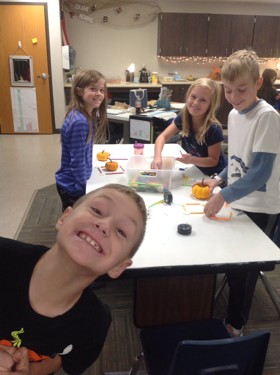 MissBurchill3rd's tweet photo. With pumpkins from @MyDaleyLife, we made structures from various materials. We had many creative ideas, both simple and complex. #PRASlearns #halloweenSTEM https://t.co/KpEfZp75MA