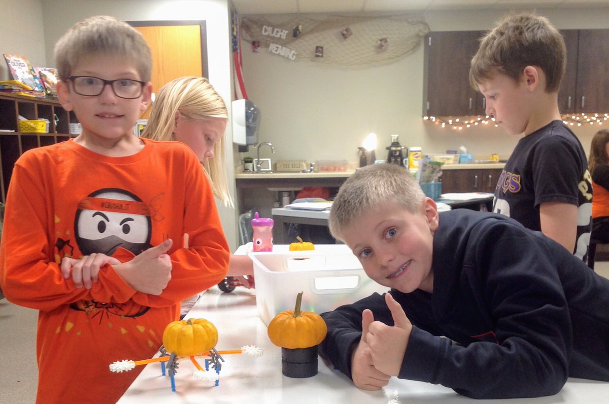 MissBurchill3rd's tweet photo. With pumpkins from @MyDaleyLife, we made structures from various materials. We had many creative ideas, both simple and complex. #PRASlearns #halloweenSTEM https://t.co/KpEfZp75MA