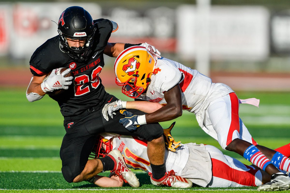joeduncanphoto's tweet photo. Images from last weeks JV game between the San Clemente Tritons and the Mission Viejo Diablos.  Additional game photos on MaxPreps and personal site, links in bio.
#onetownoneteam #sctritons #ocsidelines #maxpreps #cifss #mvhsfootball #GoDiablos #missionviejofootball https://t.co/zagW8o0pdT
