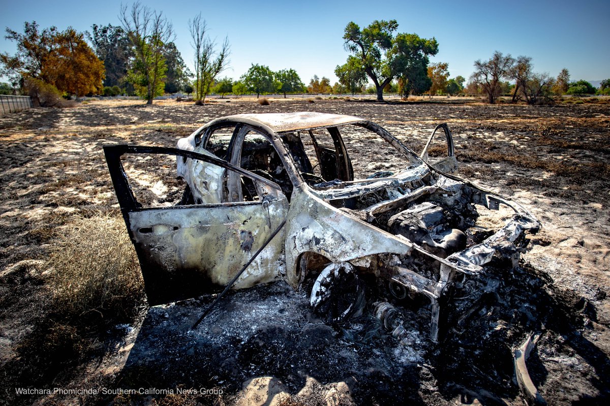 watcharaphotog's tweet photo. A burnt car sits on a field in Rancho Jurupa Park in Jurupa Valley. Authorities say the car was on its rims at the end of the pursuit which sparked off the #46thFire. https://t.co/mMKuuNOcrZ https://t.co/51TVsL949t
