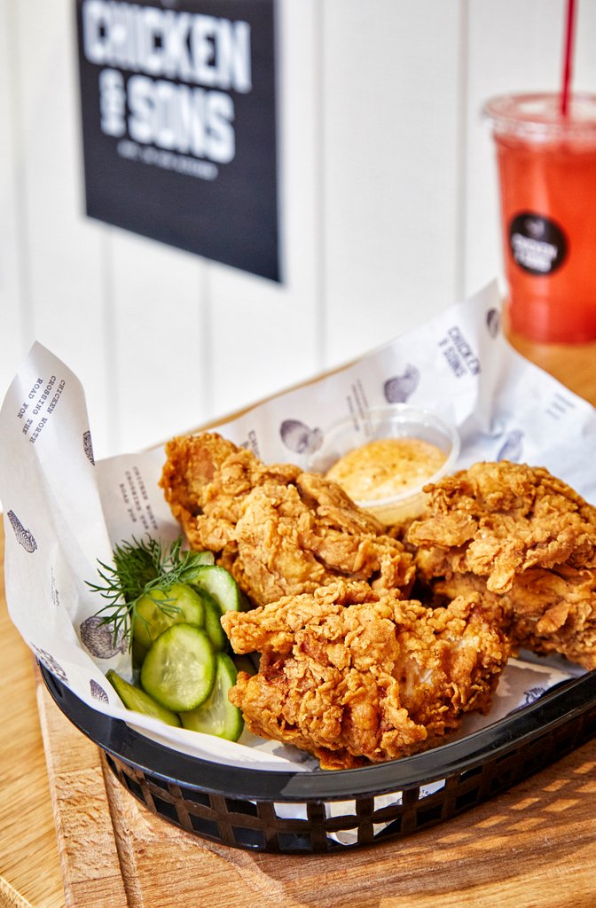 chickenandsons's tweet photo. Its Fried Chicken Friday!🤟

How do you eat yours?

🇰🇷Korean             ✔️
🤠Nashville          ✔️
🐃Buffalo             ✔️
🍗Straight up       ✔️
🍁Maple syrup     ✔️

Hands🤚or a Knife and fork job?!🍴😂 https://t.co/ofgMaTZvKC