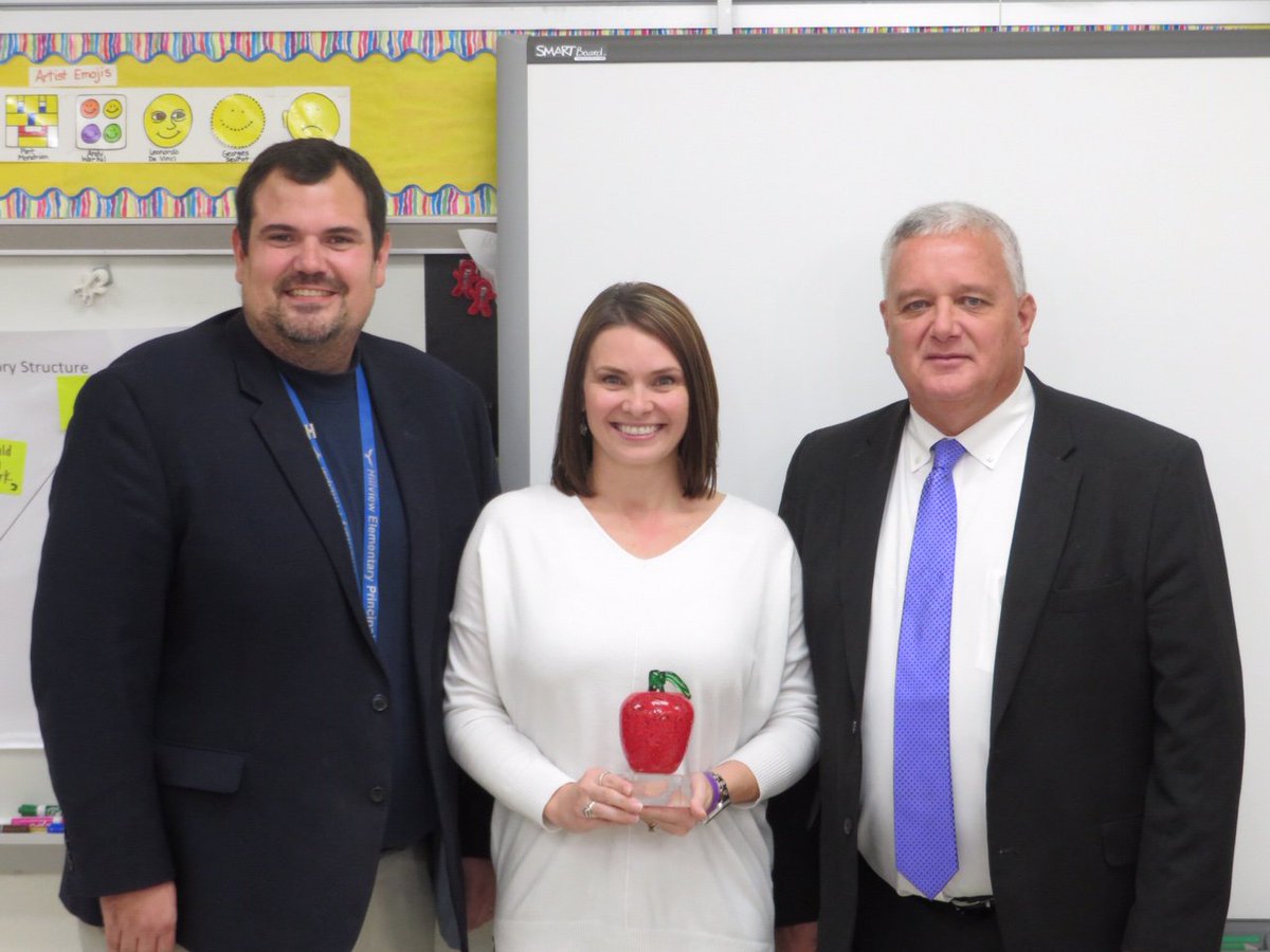 LCFgives's tweet photo. Congratulations, Ms. Amy Cox on being selected as the 2019 Leaders for Learning Award recipient for Newark City Schools! Ms. Cox is the Literacy Coordinator at Hillview Elementary.
Thank you for all that you do!
#LeadersforLearning https://t.co/FPyI7cqNJi
