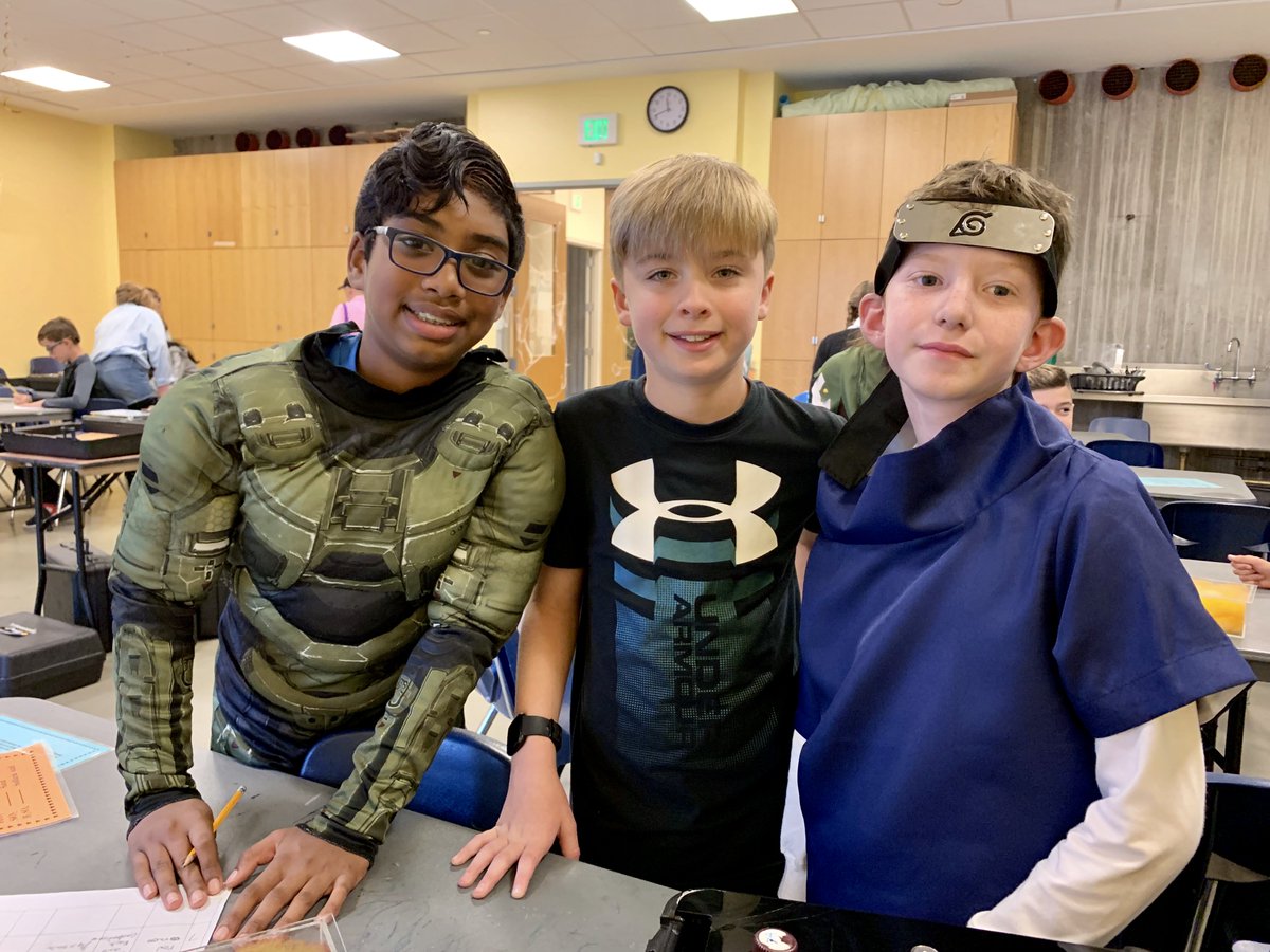 HudsonRivMuseum's tweet photo. Students from @PVCplacetobe in @VillageCroton were decked out in costume today when they visited the HRM. They enjoyed a planetarium show and participated in an otherworldly science workshop. Learn more about booking a group visit: https://t.co/CBcPgL3CeP

#HRMPlanetarium #HRM100 https://t.co/XS4vwSkGRC