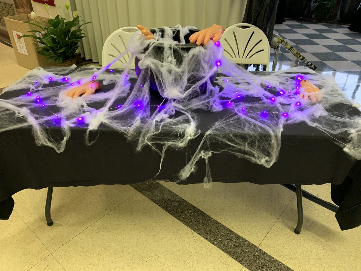 DeanVA_ucwv's tweet photo. @ucwv students!!!  Are you ready for tonight’s #ucfrightnight in the Rotunda from 9pm to Midnight?! Wear your best costume, come enjoy a 2 free beer drink limit (if your 21), and free spooky food and desserts! Did I mention there is a snack attack with loads of candy?! @UC_SGA https://t.co/Lq973iswmB