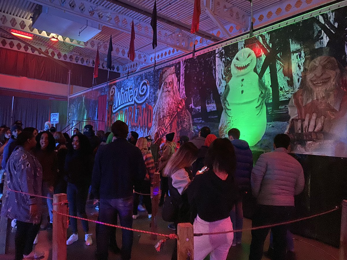 Happy Halloween! Coming back from the tweeting dead to let you know that <a href="/screemers/">screemers</a> is open only until this weekend! Haunted exhibits, mazes &amp; carnival games. Also perfect if you’re looking for something to do tonight to escape the rain. ☔️💀 #toronto #screemers #halloween