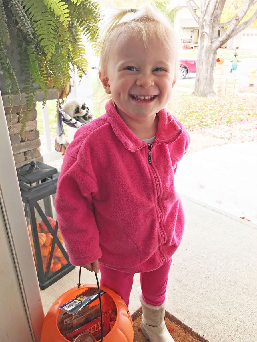 TheGOTeamSF's tweet photo. π This cutie loves her goodie bucket! She did a FANTASTIC job on the coloring contest!
#coloringcontestwinner #lovethatsmile #thegoteam https://t.co/6VctdNOOtM