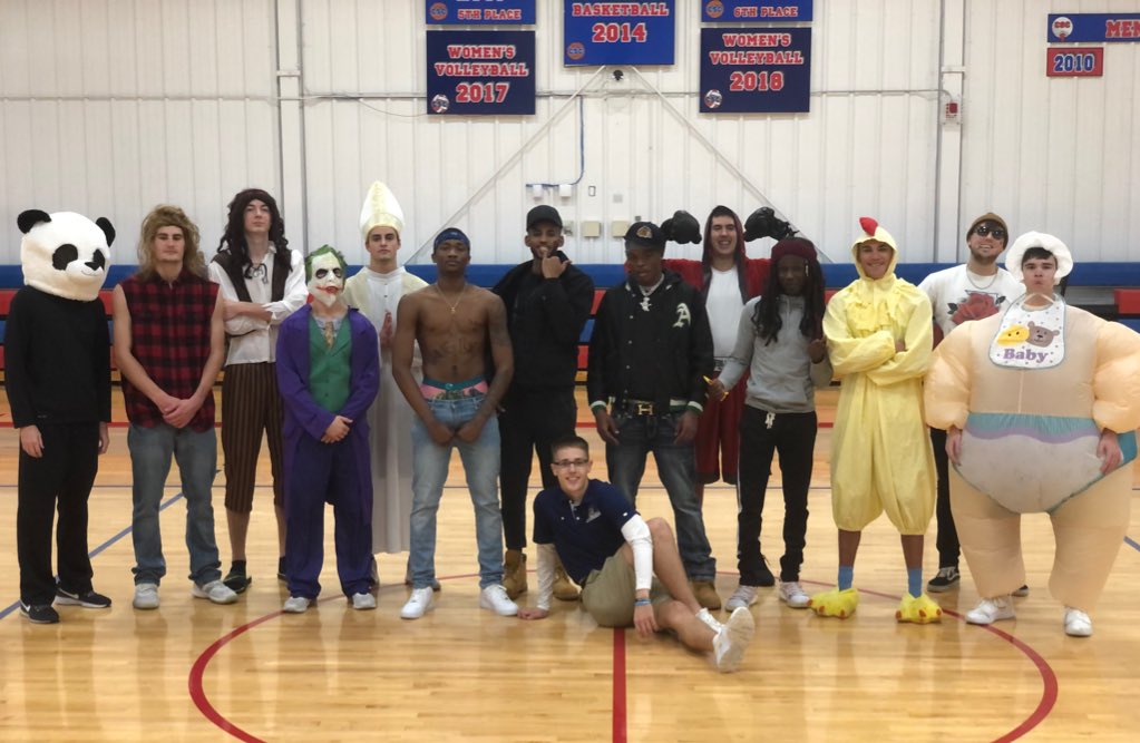 SandburgNJCAA's tweet photo. Can you figure out who was @CoachTwaddle and who was “@CoachTwaddle” at today’s practice? 🏀👻🎃 #NJCAAMBB https://t.co/zdXhHatWTb