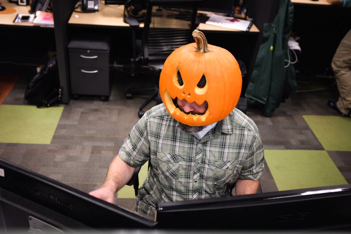 SpawnAK's tweet photo. Pumpkin takes on advertising. #alaska #advertising https://t.co/KBkPLDGMvT