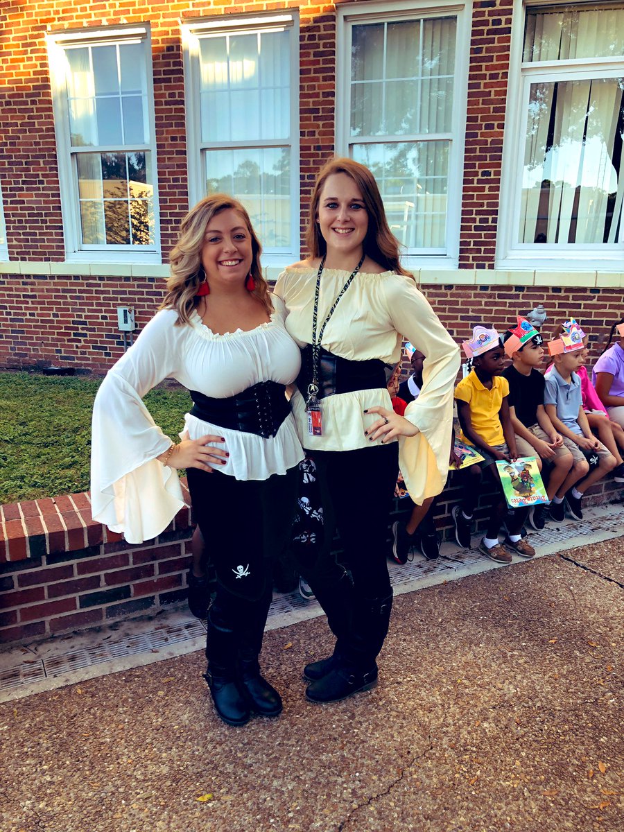 Mrs_Gallina's tweet photo. The #storybookparade @BrowardElem was an absolute BLAST today! Love my 1st grade PIRATE scholars & teacher friends so much! #1stgrade #squadgoals #onemembermissing @megsneu9 https://t.co/74WK9lWckW