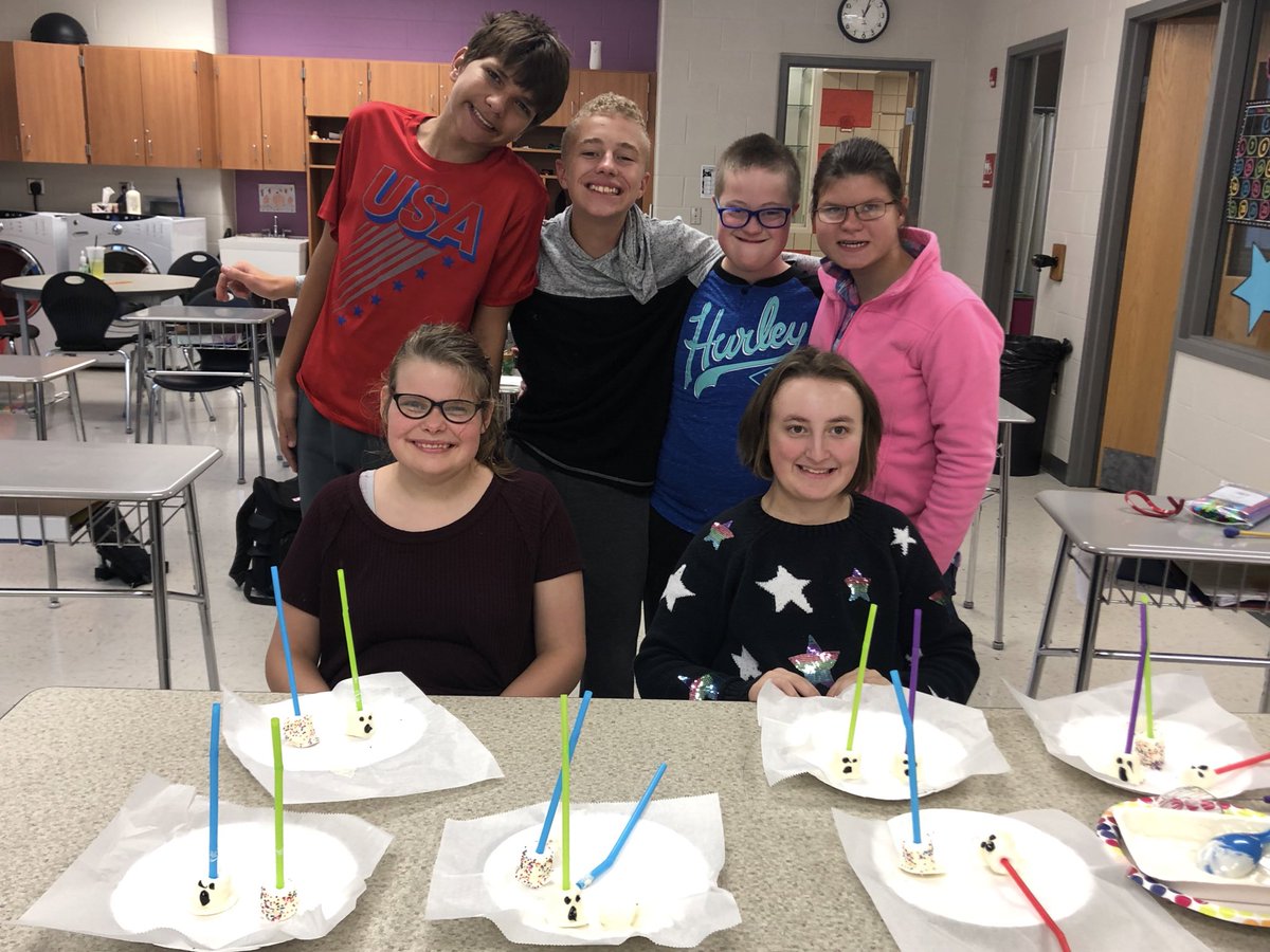 SPearlmutter's tweet image. We had so much fun making marshmallow ghosts today! 👻🎃#HappyHalloween #werbwms