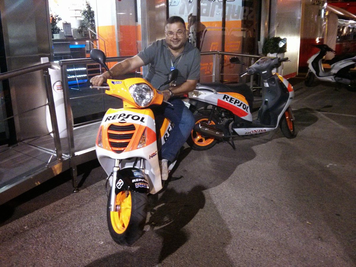 destinoactual's tweet photo. Felicidades Team Repsol #happy50repsol Deseando volver a Valencia. https://t.co/JQ2na27Kxg