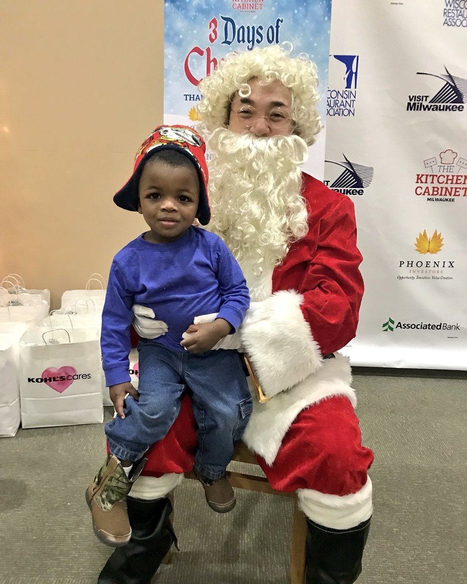 erikk292mke's tweet photo. One of the best emails today was getting 1 from Nicole at @SURGRestaurants & @MKEKitchenCab about #Milwaukee #3DaysofChristmas starting Dec. 11. Cont. to be humbled, honored, & grateful to be #AsianSanta while helping bring holiday cheer. It's one of my fav. volunteer opps! https://t.co/Xry0g9UETb