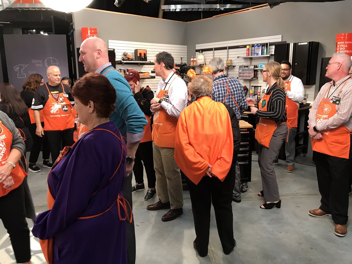 Halloween at HDTV, had a blast visiting with a group of DHRMs here for HDU!!!