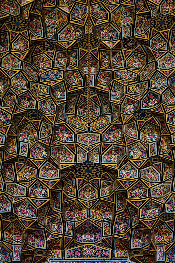 gimgimPanteist's tweet photo. Nasır el Molk Cami etkileyici iç tasarım “vitray” ile takdire değer bir sanat haline dönüşmüştür dünyadaki birkaç camilerden biridir. Mandala ve Psychedelic çizimleri andıran eserlerin buluşması farkındalık yaratacak bir güzellik ortaya koyuyor.
#psychedelic #iran #psytrans https://t.co/PNLkQZ8ska