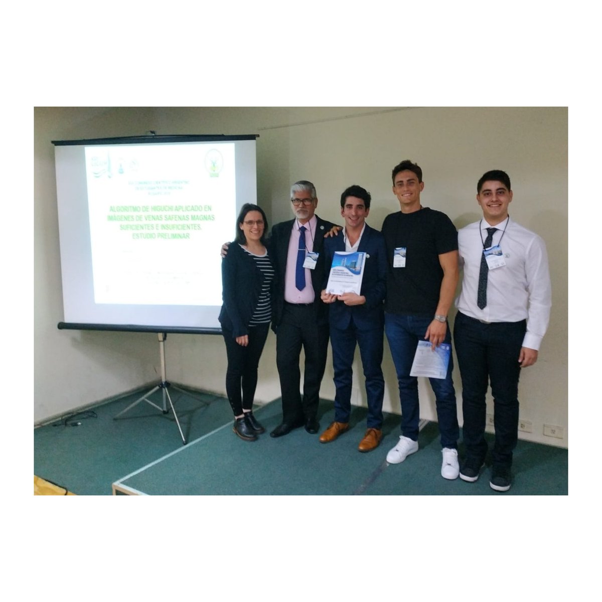fabrit94's tweet photo. Hoy Participamos con #IMOFyS en el Congreso Científico Argentino d Estudiantes de Medicina CoCAEM @cocaemrosario
Felicitaciones a todo el equipo porque sin ellos no hubiéramos hecho el gran trabajo que hicimos juntos, con pasion, ganas de investigar, comida y con amistad tmb 💚 https://t.co/yDLsHWMwII