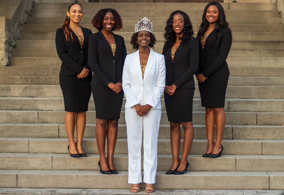mavhawk_studios's tweet photo. R O Y A L T Y👑

The 2019-2020 Xavier University of Louisiana Royal Court! So happy to have had the opportunity to shoot this! https://t.co/6maXIz9L9J