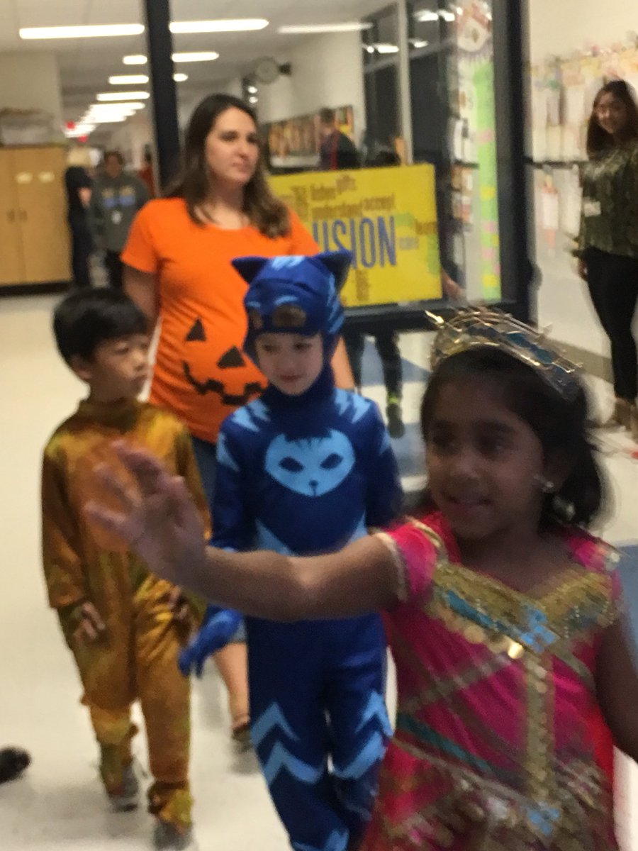 Smith2Robin's tweet photo. Happy Halloween from Room 1!
@PThiessen_LCPS https://t.co/yv3Wyp38zr