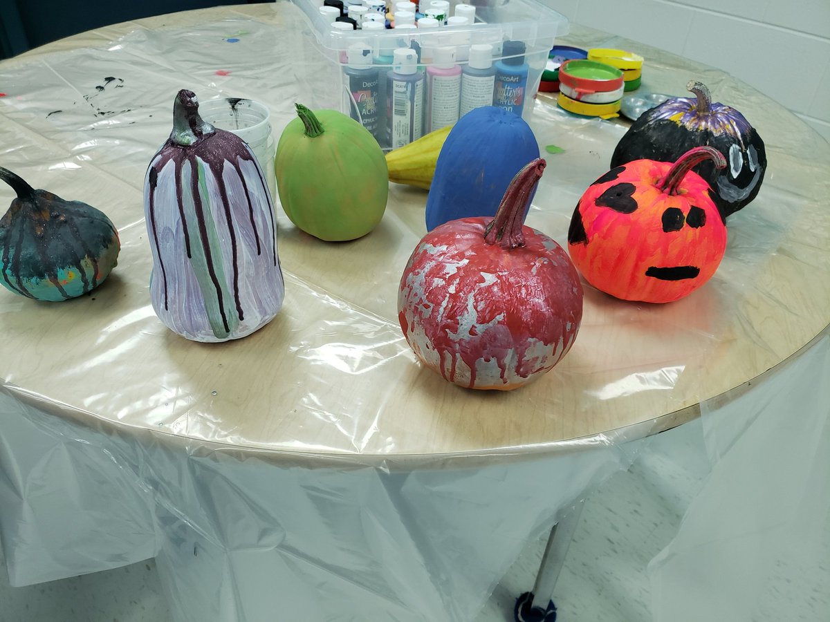 MsGreer4's tweet photo. Happy Halloween from Room 143! 

#halloween2019 #boomwackers #Ghostbusters #pumpkins #smellslikeschoolspirit

@CundlesHeights @SCDSB_Schools @SCDSB_SE https://t.co/G3iKJjue8Z