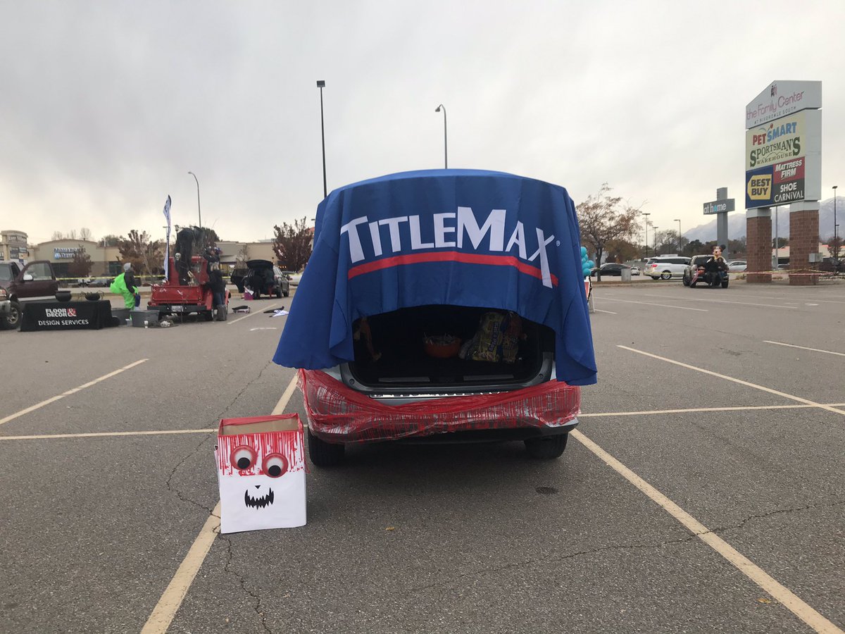 TitleMax Riverdale Utah Trunk Treat Event October 28,2019 Huge Success over 2000 people GM Lisa Blackwell GM helping Brenda Contreras Just giving back to the kids in the area